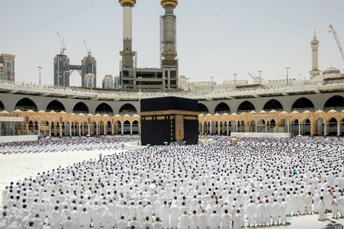 ما حقيقة تساقط الثلوج على الحرم المكي؟