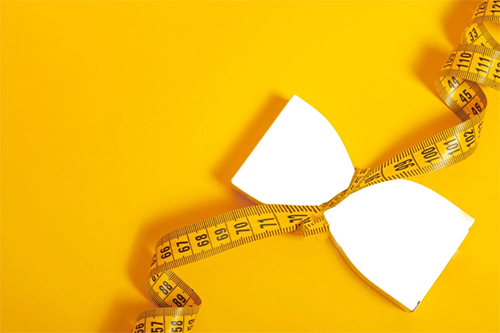 4 أضرار جسدية لتحول الهوس بالبطن المسطحة إلى "متلازمة الساعة الرملية"