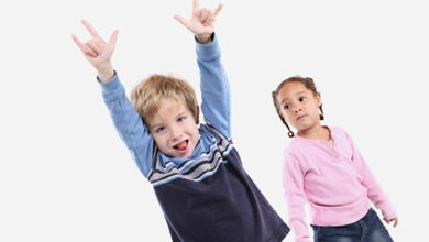علامات تخبرك أن صداقات طفلك غير صحية