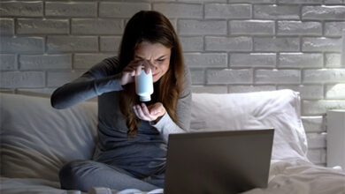 هروبا من قسوة المجتمع.. ابتزاز يمنيات بصورهن يدفعهن إلى الانتحار