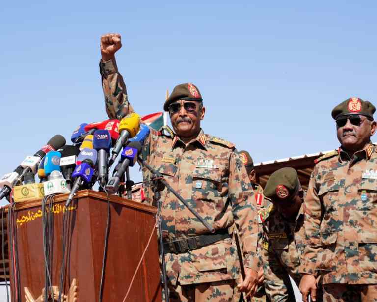 (البرهان والإسلاميين).. ما وراء التصعيد ومالاته علي الوضع الراهن بالبلاد...؟