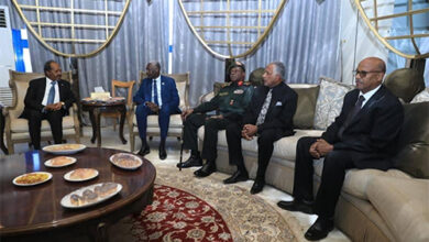 الرئيس الصومالي يتوقف بمطار الخرطوم