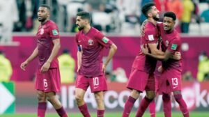 قطر المستضيفة تأمل تسجيل انطلاقة قوية في المونديال (أ.ب)