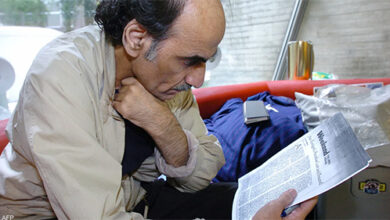 عاش في المطار 18 عاما.. وفاة الرجل الذي ألهم توم هانكس