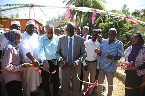 والي الخرطوم يفتتح معرض الزهور ويخصص شارع الغابة لاقامة مشاتل الزهور