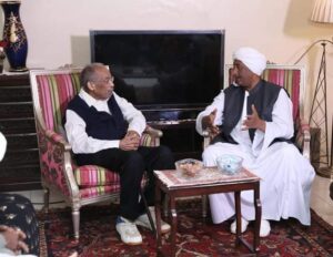 السودان...منح وسام العلم والآداب للأديب والشاعر (د.عبدالواحد عبدالله)