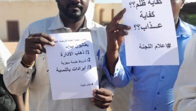 مسؤولة حكومية تهدد موظفات: "بلوا راسكم للنقل التعسفي"