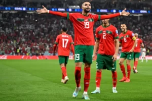 مهاجم المنتخب المغربي يوسف النصيري يحتفل بهدفه في مرمى البرتغال (الفرنسية)
