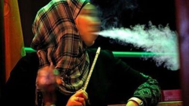 "استشاري نفسي" كل شابة تدخن فهي (فاقدة حنان)