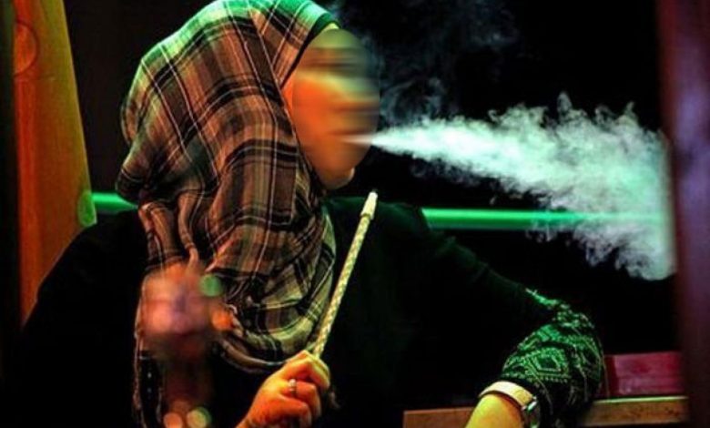 "استشاري نفسي" كل شابة تدخن فهي (فاقدة حنان)