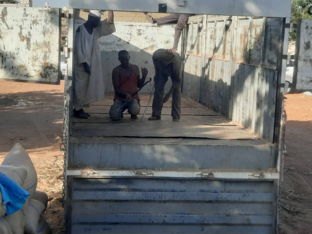 الشرطة  "بولاية سودانية " تضبط كريمات مخبأة داخل شحنة فول