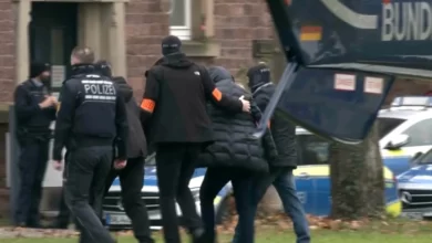 الشرطة الألمانية اعتقلت أمس بمدينة كارلشور أحد المشتبه بهم في مخطط إسقاط الحكومة (رويترز)