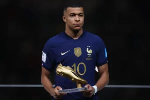 لاعبو منتخب فرنسا تعرضوا للعنصرية بعد نهائي كأس العالم أمام الأرجنتين (رويترز)