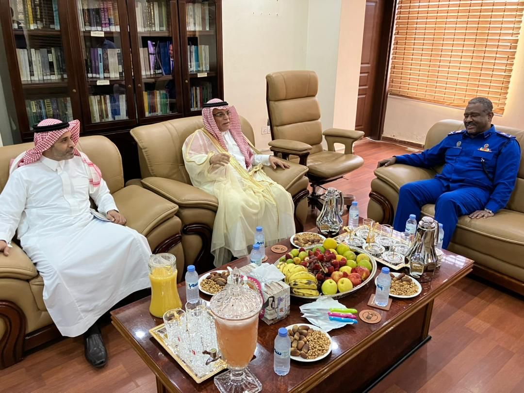 لقاء بين سفير المملكة ومدير الجوازات