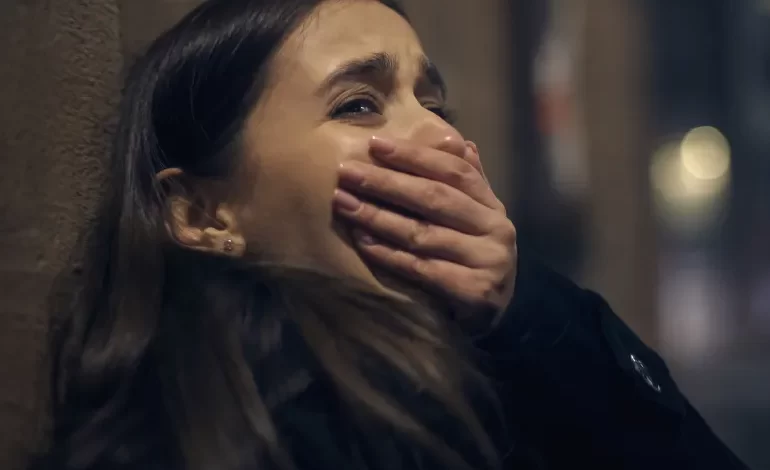 عندما يشعر الإنسان بالخوف الشديد تقفز لديه عوامل الاستجابة للمؤثرات الخارجية بشدة (شترستوك)
