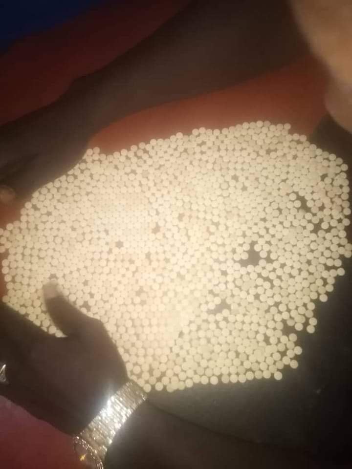 ضبط شحنة حبوب ممنوعة وأشياء مهربة بكبري الحلفايا