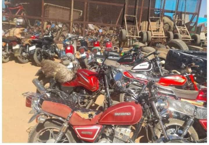 الشرطة تقبض علي (39) متهم وضبط (26) موتر بحوزتهم
