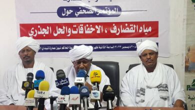 قيادات بولاية سودانية ( يطالبون ) بإقالة الوالي
