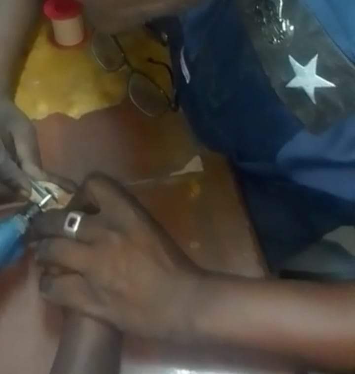 الإنقاذ البري ينجح في انقاذ أصبع شاب من القطع