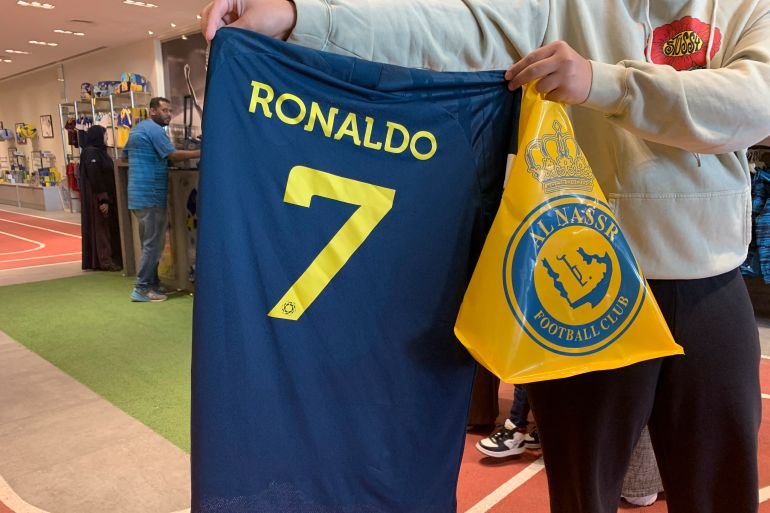 إقبال كبير من جماهير النصر على شراء قميص رونالدو (الفرنسية)