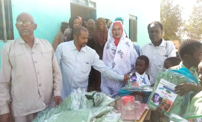 توزيع  المعينات المدرسية للطلاب بمحلية امبدة.