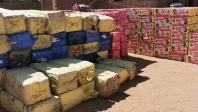 الشرطة بولاية سودانية  تضبط كريمات وناموسيات مخبأة داخل فحم