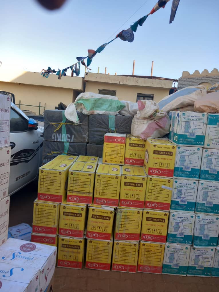 الشرطة تضبط 35 الف علبة كريمات و160 كرتونة ملابس مستعملة