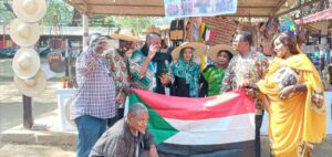 فرقة الفنون الشعبية السودانية تبهر الحضور في افتتاحية مهرجان سوراج كوند