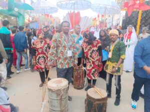 تواصل فرقة الفنون الشعبية السودانية عروضها بمهرجان سوراج كوند