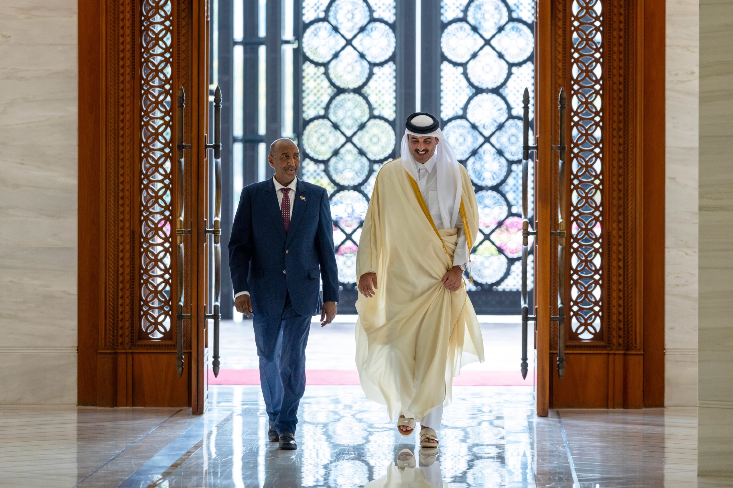 الامير تميم بن حمد آل ثاني و رئيس مجلس السيادة السوداني عبد الفتاح البرهان