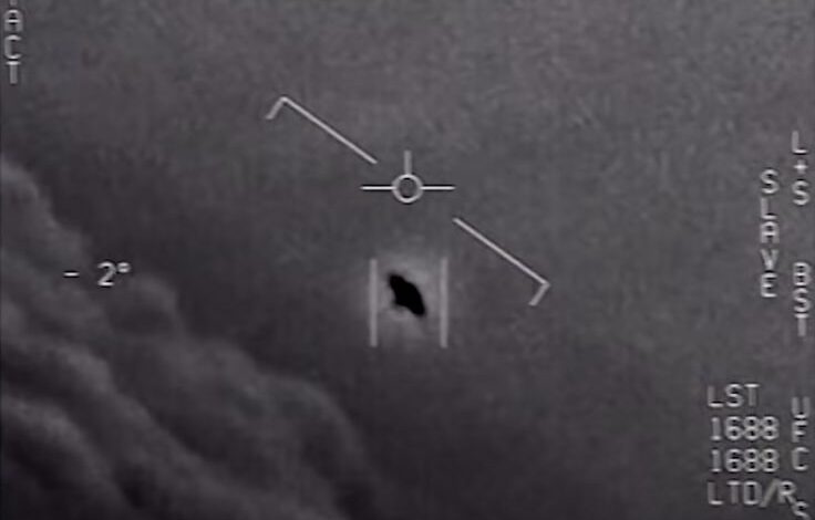 لقطة شاشة من فيديو عسكري أمريكي كشفت عنه السلطات لظاهرة جوية غير محددة (UAP) © وزارة الدفاع الأمريكية (ملك عام)