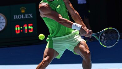 ألكاراز يروض زفيريف ويقترب من التاريخ