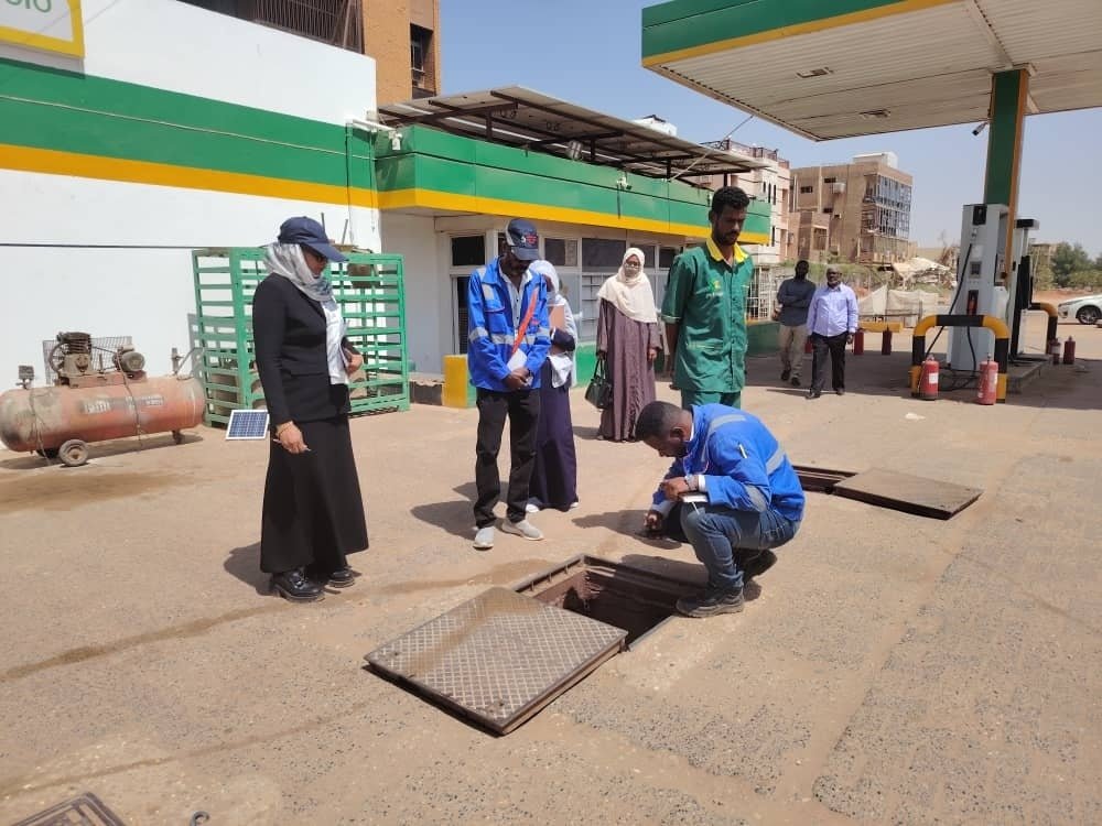 فريق فني من وزارة الطاقة والأمن الاقتصادي يجري تفتيشاً على محطات توزيع المواد البترولية في ولاية الخرطوم لعام 2026