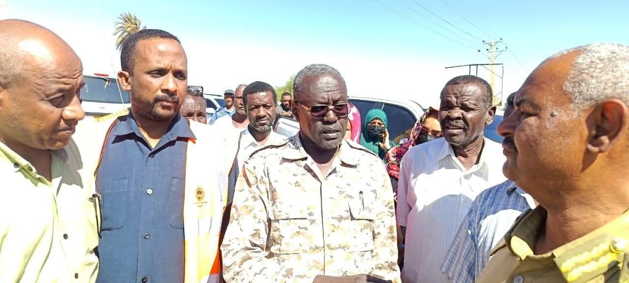 وقف والي الخرطوم الأستاذ أحمد عثمان حمزة، صباح اليوم، على سير العمليات الكبرى في خور أبو عنجة العريق بمحلية أم درمان