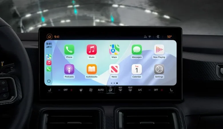 آبل تفتح أبواب CarPlay لعمالقة الذكاء الاصطناعي: ChatGPT وGemini