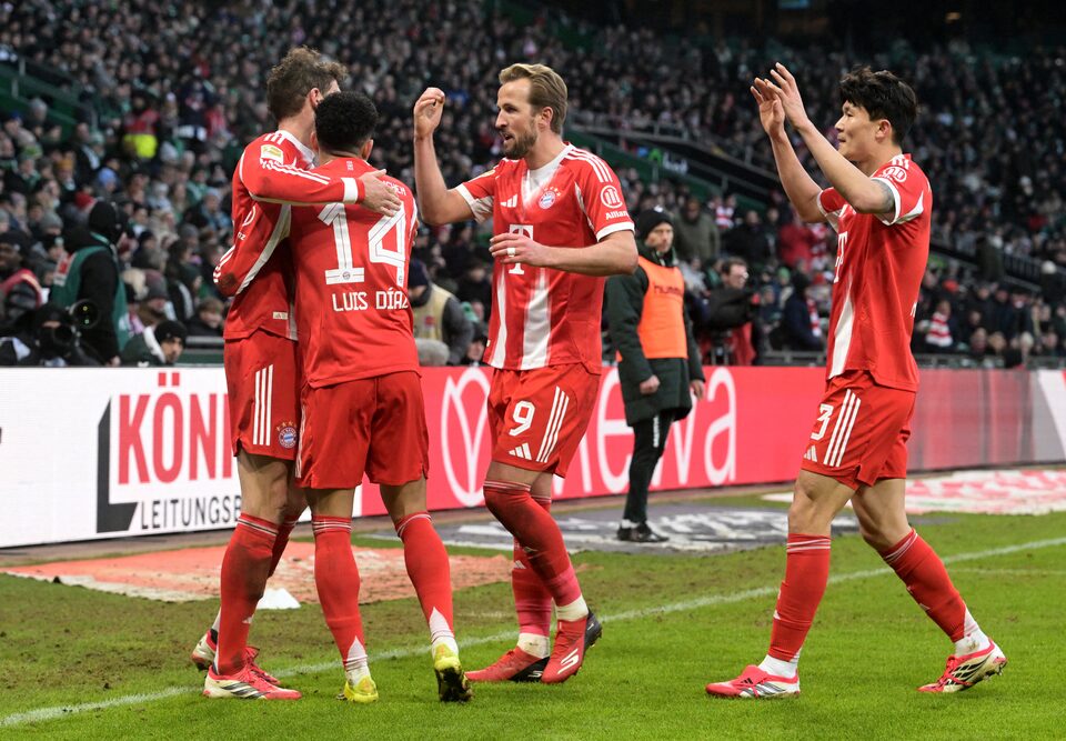 احتفال هاري كين بتسجيل الهدف رقم 500 في مسيرته بقميص بايرن ميونيخ ضد فيردر بريمن"