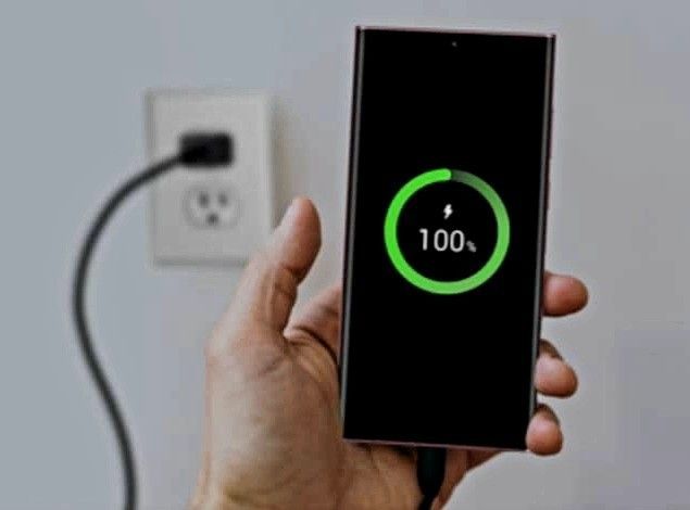 "لماذا ندفع أكثر لأداء لا نستخدمه؟ التركيز على البطارية والكاميرا والسعر هو ما يهم المستهلك اليوم. 💡"