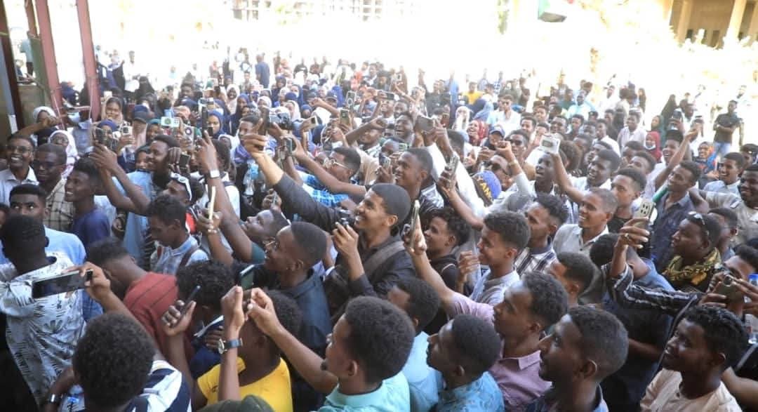 "حينما يضع المقاتل بندقيته ليزرع شجرة، اعلم أن الدولة قد انتصرت إعماراً وفكراً."