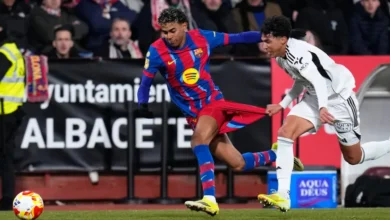 لم يجد لاعب ألباسيتي طريقة لإيقاف لامين جمال نجم برشلونة سوى مسكه بهذه الطريقة