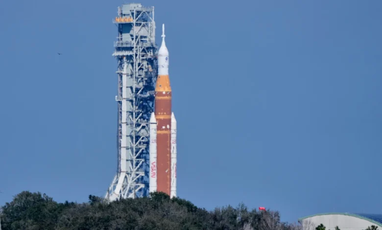 (أرتميس 2) إلى أبريل المقبل بعد سحب الصاروخ