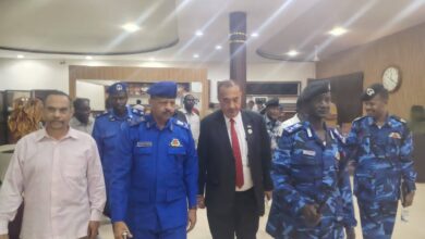 تفقد مدير الإدارة العامة للجوازات سير العمل في مطار الخرطوم الدولي