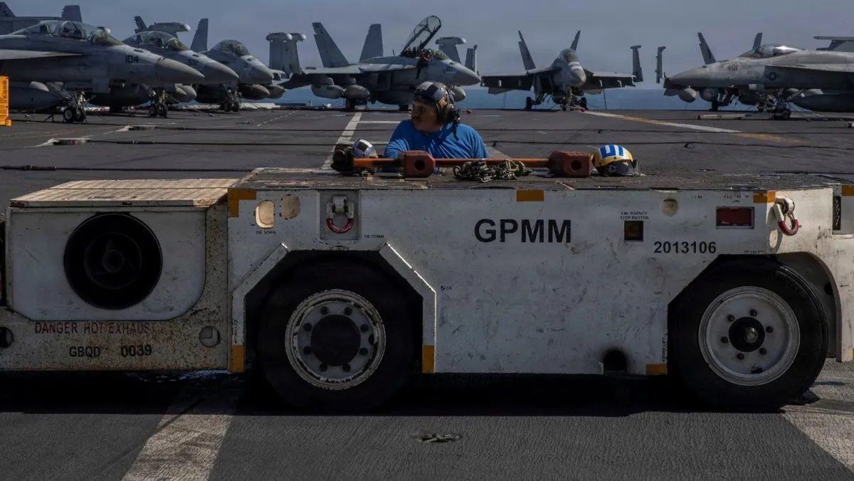 مقاتلات أميركية على متن حاملة الطائرات "إبراهام لينكولن"