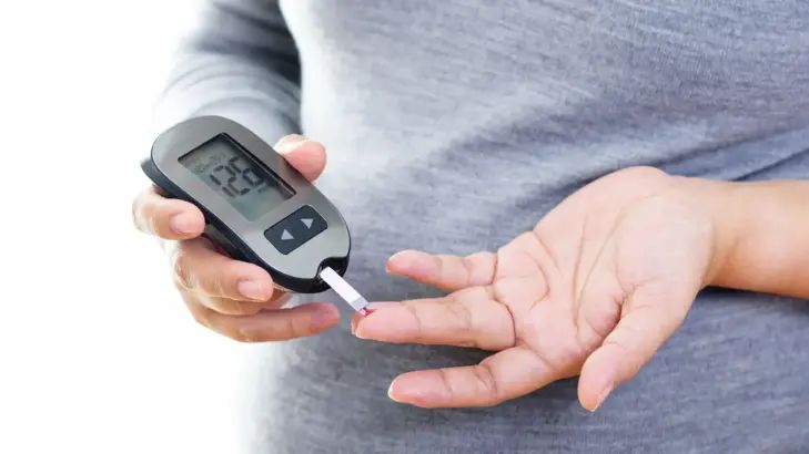 استخدام تقنيات الذكاء الاصطناعي لتحليل عينات الدم والتنبؤ بمخاطر مرض السكري من النوع الثاني"