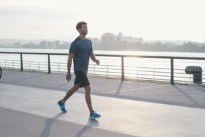 مستويات السكر في الدم: كيف يؤثر المشي يومياً على صحتك؟