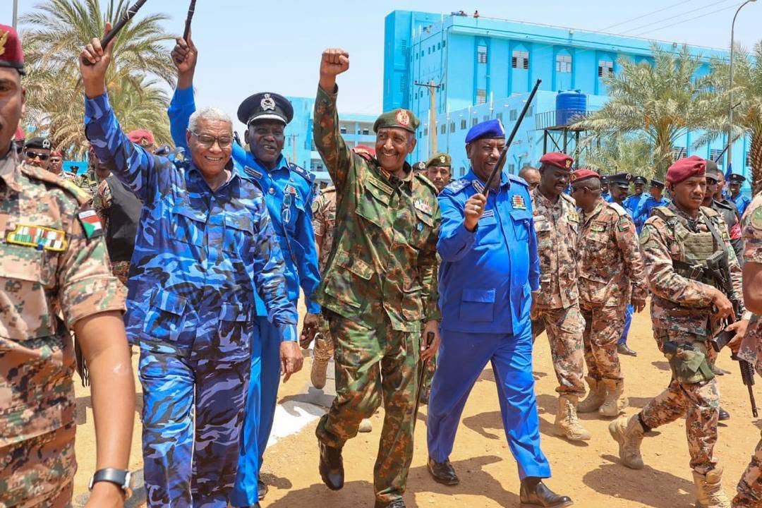 البرهان يشيد بتقاليد الشرطة