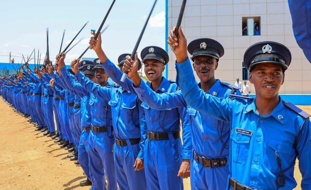 البرهان يشيد بتقاليد الشرطة