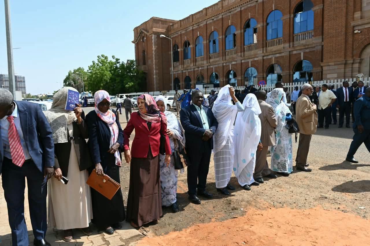 وزير المالية يدشن انطلاق العمل