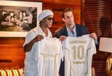 رونالدينيو يعود للملاعب