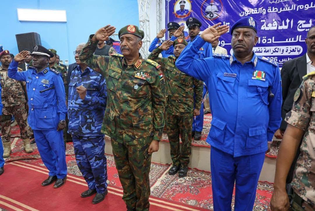 البرهان يشيد بتقاليد الشرطة