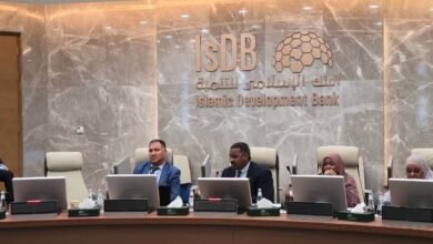 وزير الدولة بوزارة المالية يعقد